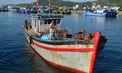 Vụ tàu cá bị Trung Quốc bắt giữ: Mỏi mòn ngóng tin ngư dân