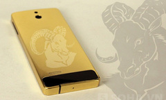 Bộ sưu tập điện thoại mạ vàng 12 con Giáp của đại gia TP.Vinh