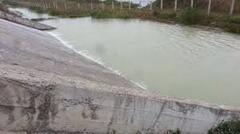 Xót xa bé gái tử nạn vì bị giông lốc cuốn xuống kênh