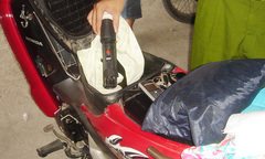 Truy bắt băng nhóm chuyên cạy cốp xe trộm tiền liên tỉnh