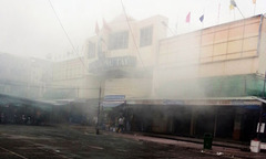 Cháy chợ đêm ở Sài Gòn, tiểu thương cuống cuồng di dời đồ đạc