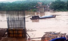 Lào Cai: Mưa lũ vùi lấp hàng chục ha hoa màu, ách tắc tỉnh lộ 158