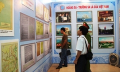 Triển lãm 400 tài liệu về biển đảo Hoàng Sa và Trường Sa