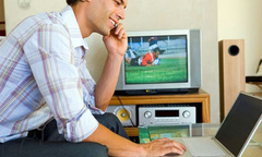 Giật mình, check mail liên tục hại não hơn hút cần sa