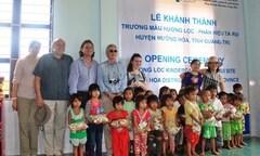 Hai “ông tây” dựng trường cho trẻ vùng cao