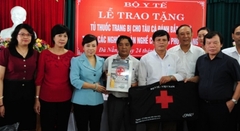 Ngành y tế đồng hành cùng ngư dân bám biển