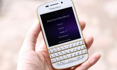 BlackBerry Q10 Gold: Điện thoại cao cấp với bàn phím QWERTY