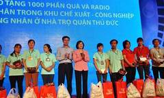 1.000 chiếc radio đầu tiên được trao đến tay các công nhân