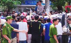 Tạm đình chỉ công tác tài xế vụ “dân vây xe biển xanh”
