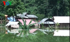 10 ngày sau hoàn lưu bão số 2, bản Phiêng Luông vẫn bị cô lập