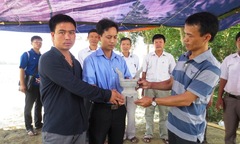 Bàn giao lư hương cổ bằng đá độc nhất tại Dinh Đô Quan Hoàng Mười