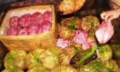 Thu giữ hơn 200kg nội tạng động vật thối rữa