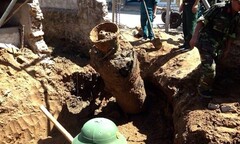 Đầu đạn tên lửa nặng hơn 200kg nằm dưới lòng nhà