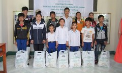 Hàng trăm học bổng dành cho con em nạn nhân bom mìn