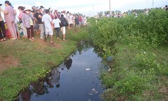 Phát hiện xác chết bí ẩn dưới kênh thoát nước