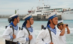 Lời cha vọng mãi giữa trùng khơi 