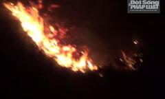 Nỗ lực dập 2 đám cháy rừng trong đêm