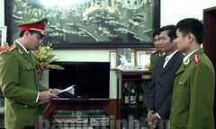 Bắt tạm giam nguyên phó chủ tịch huyện Nghi Xuân