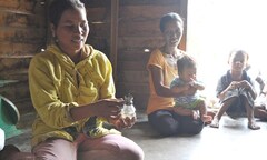 Về làng định cư không điện, không nước sạch