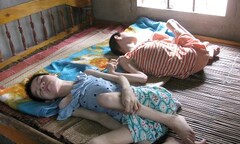 Vợ chồng nghèo nuôi 5 người con bị nhiễm chất độc da cam