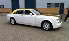 Rolls Royce Phantom bọc 120kg vàng khối trị giá 170 tỷ đồng