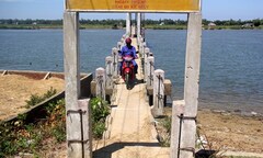 Cận cảnh cây cầu mang tên Vĩnh biệt