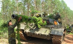 Xem bộ đội và xe tăng Quân khu 1 tập trận