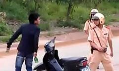 Vi phạm giao thông, dùng cây sắt tấn công cảnh sát 