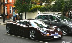 Danh hài đóng Mr.Bean lái siêu xe McLaren F1 hàng hiếm