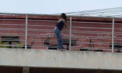 Nghẹt thở giải cứu người phụ nữ đòi tự tử tại khách sạn