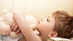  "Bắt chước cha mẹ ", bé trai 12 tuổi dâm ô hàng xóm