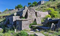 Bí ẩn đáng sợ về những quan tài ăn thịt người