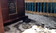 Buồn chuyện gia đình, người đàn ông tự thiêu bên mộ cha