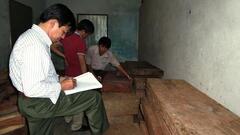 Bắt giữ xe khách chở gần 2 khối gỗ lậu quý hiếm