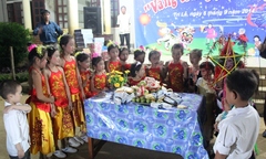 “Vầng trăng yêu thương” đến với trẻ em miền biên ải