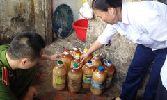 Kinh hoàng xưởng sản xuất hơn 1.000 lít mỡ lợn không rõ nguồn gốc