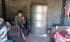 Gia cảnh khốn cùng của người vợ chăm chồng tâm thần