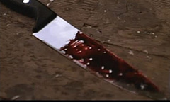 Đâm thấu ngực “tình địch” vì người yêu bị rủ đi nhà trọ