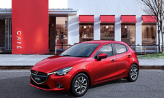 Soi trước xe nhỏ giá mềm bất ngờ của Mazda