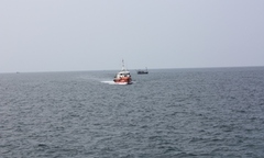 Tàu cá gặp nạn trong bão số 3, hai người bị thương nặng