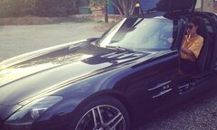 Trang Lạ lái siêu xe  "cửa cánh chim " 11,8 tỷ đồng