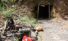 Khai thác vàng trái phép, hai anh em ruột chết ngạt trong hang