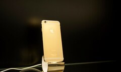  Xuất hiện iPhone 6 “vàng bóng, vàng mờ” tại Việt Nam