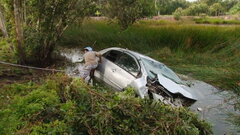 Xe ô tô lao xuống kênh, 4 người tử nạn