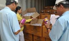 Phát hiện hàng ngàn hộp sữa bột đội lốt phế liệu 