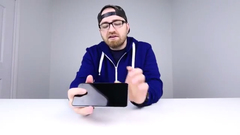 Video: iPhone 6 Plus bị uốn cong dễ như... trở bàn tay