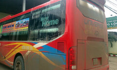 Xe khách liên tục bị ném đá trên quốc lộ 14