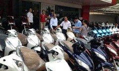 Lỗ nặng, cho không cả cửa hàng xe máy để thoát nợ