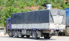 Tài xế đâm hỏng xe Thanh tra giao thông Nghệ An ra đầu thú