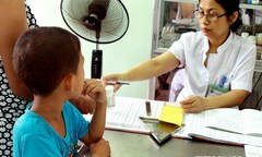 Hơn 12.500 trẻ em có nguy cơ bị nhiễm virus HIV